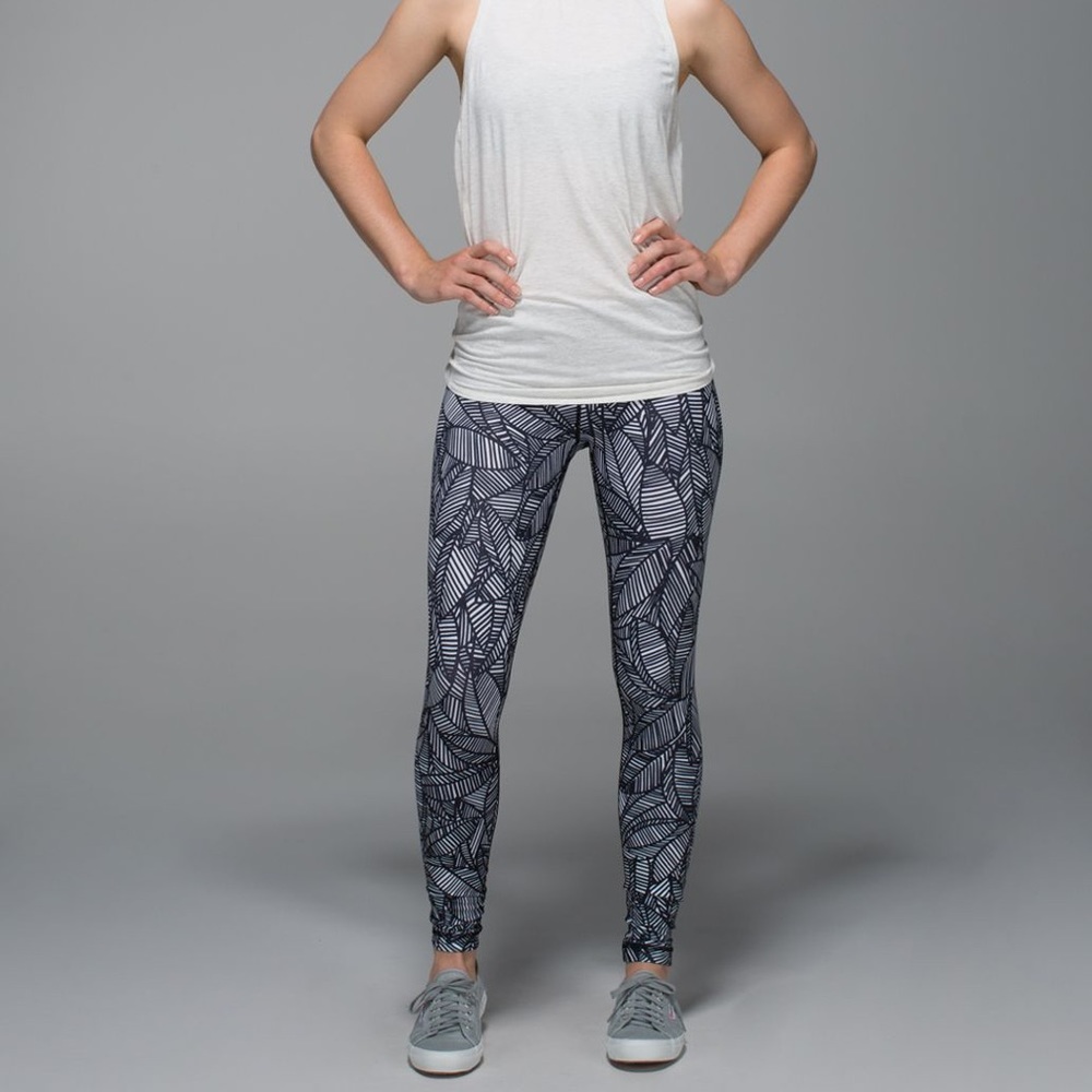 Lululemon Roll Down Wunder Under Crops Banana Leaf Size 8 EUC